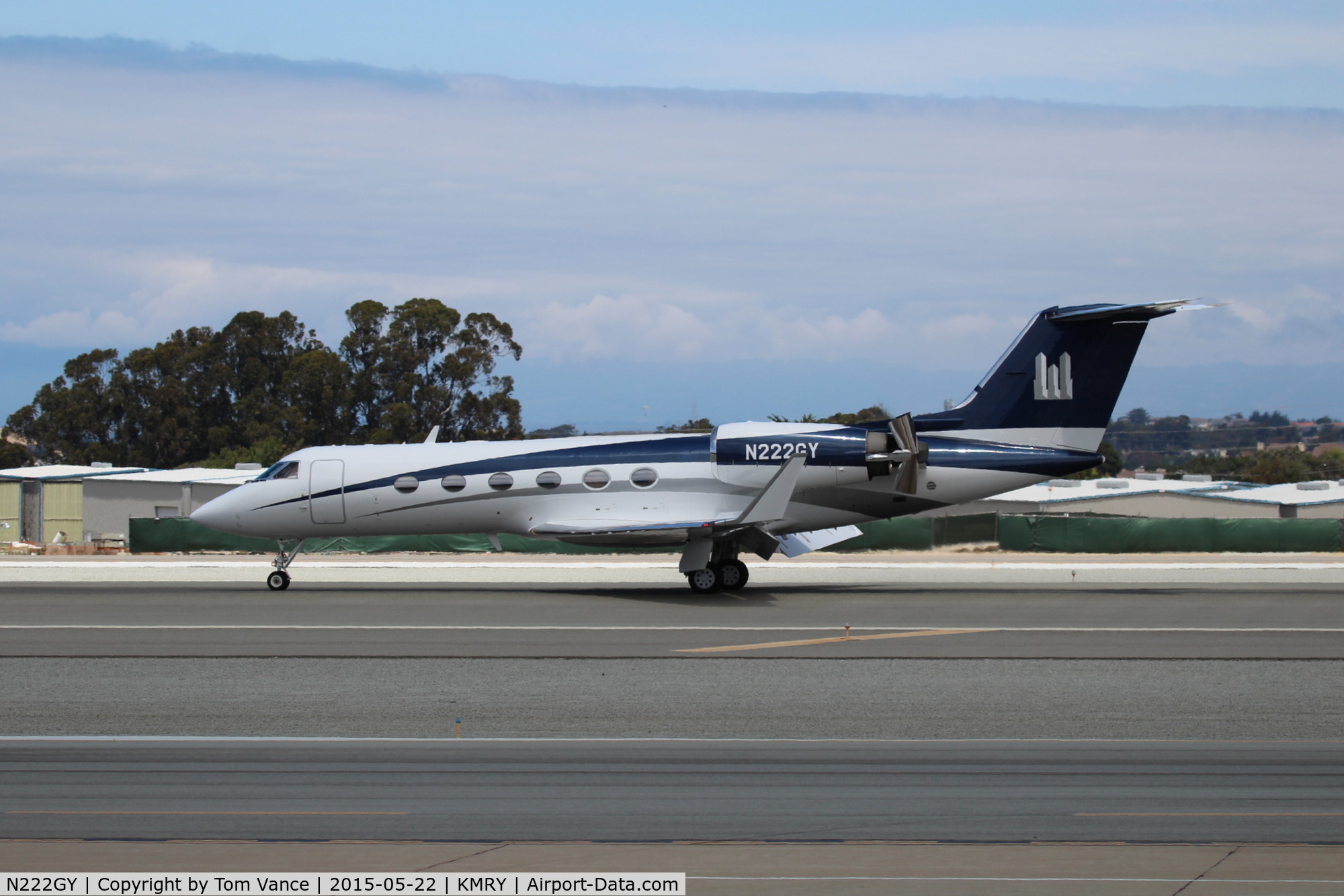 N222GY, 1990 Gulfstream Aerospace G-IV C/N 1142, arriving Monterey Regional Airport
