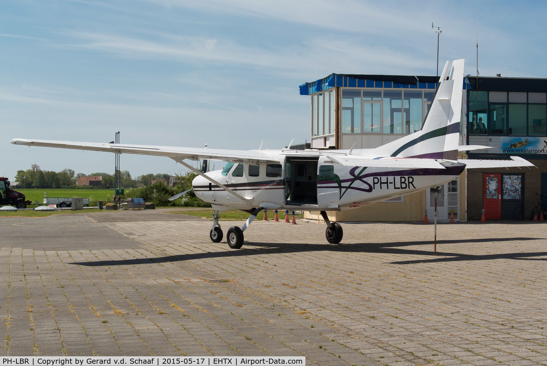PH-LBR, 1986 Cessna 208 Caravan 1 C/N 20800101, Texel, 17-5-2015