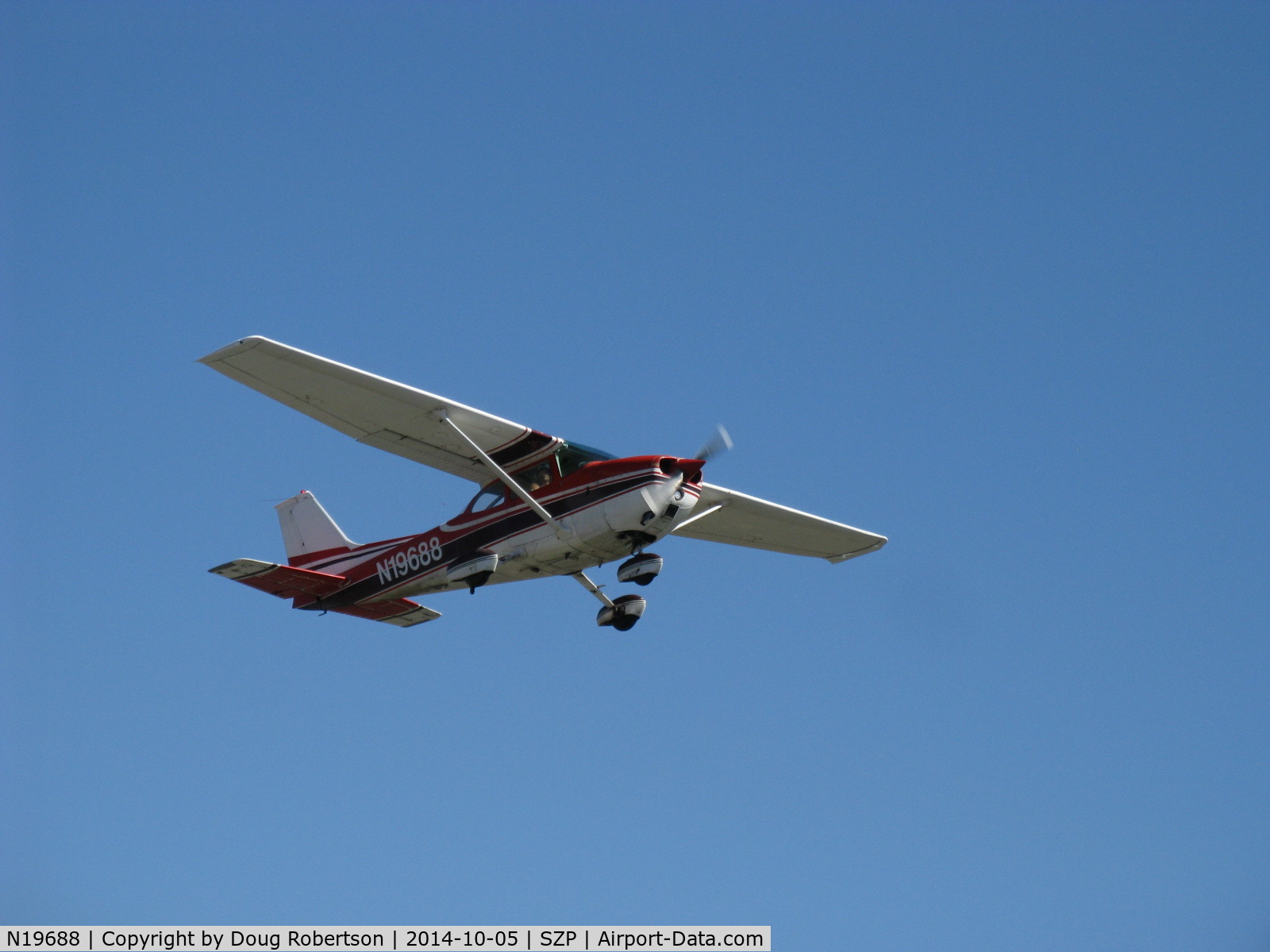 N19688, 1972 Cessna 172L C/N 17260671, 1972 Cessna 172L SKYHAWK, Lycoming O-320-E2A 150 Hp, takeoff climb Rwy 22