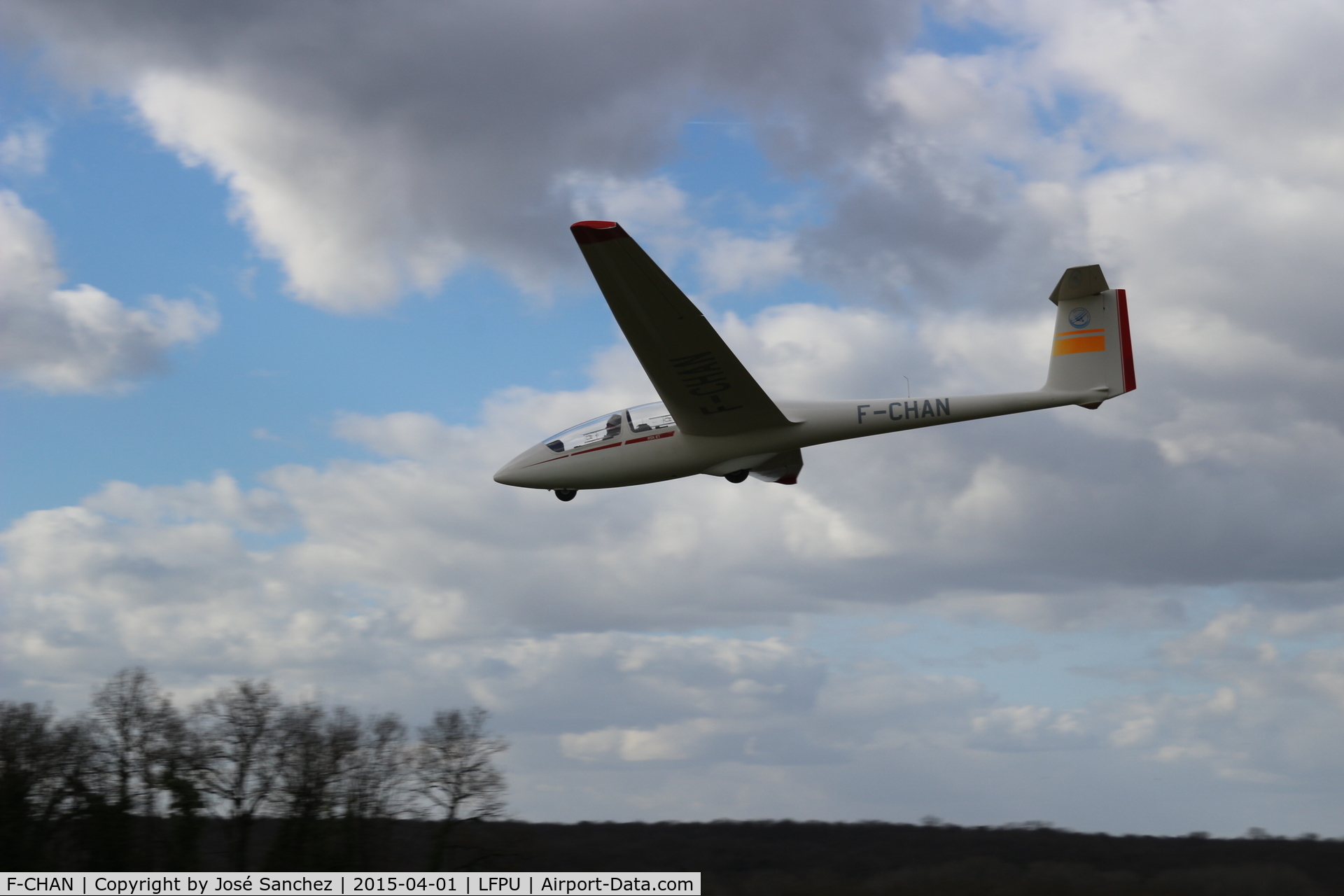 F-CHAN, Schleicher ASK-21 C/N 21505, Glider ASK-21 F-CHAN landing at Moret-Episy airfield.
