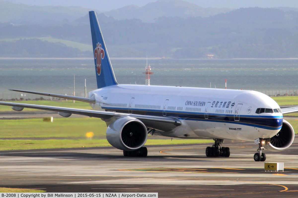B-2008, 2014 Boeing 777-31B/ER C/N 43222, taxiing to terminal