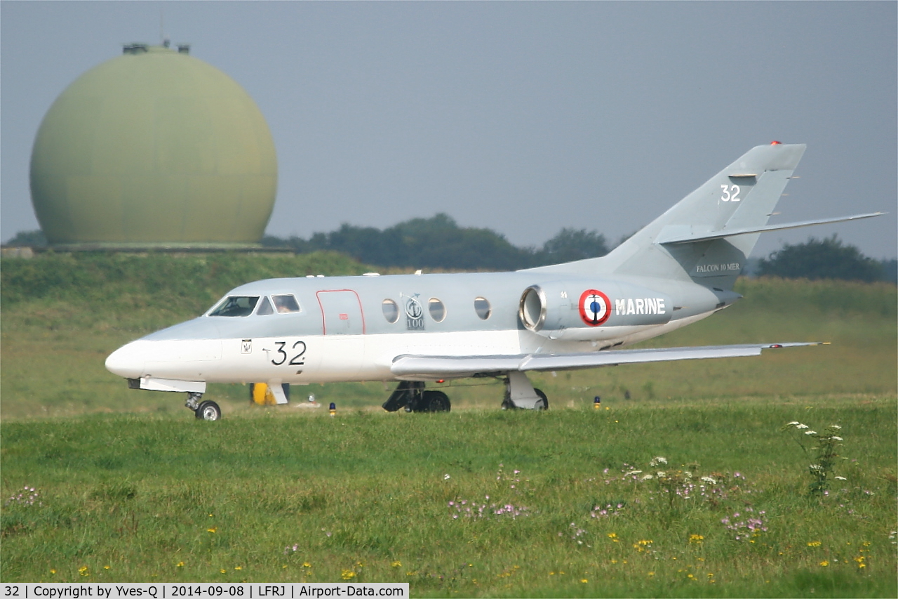 32, 1974 Dassault Falcon 10MER C/N 32, Dassault Falcon 10 MER, Taxiing to holding point rwy 08, Landivisiau Naval Air Base (LFRJ)