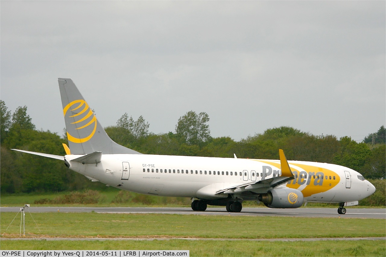 OY-PSE, 2000 Boeing 737-809 C/N 30664, Boeing 737-809, Taxiing to holding point rwy 25L, Brest-Bretagne Airport (LFRB-BES)