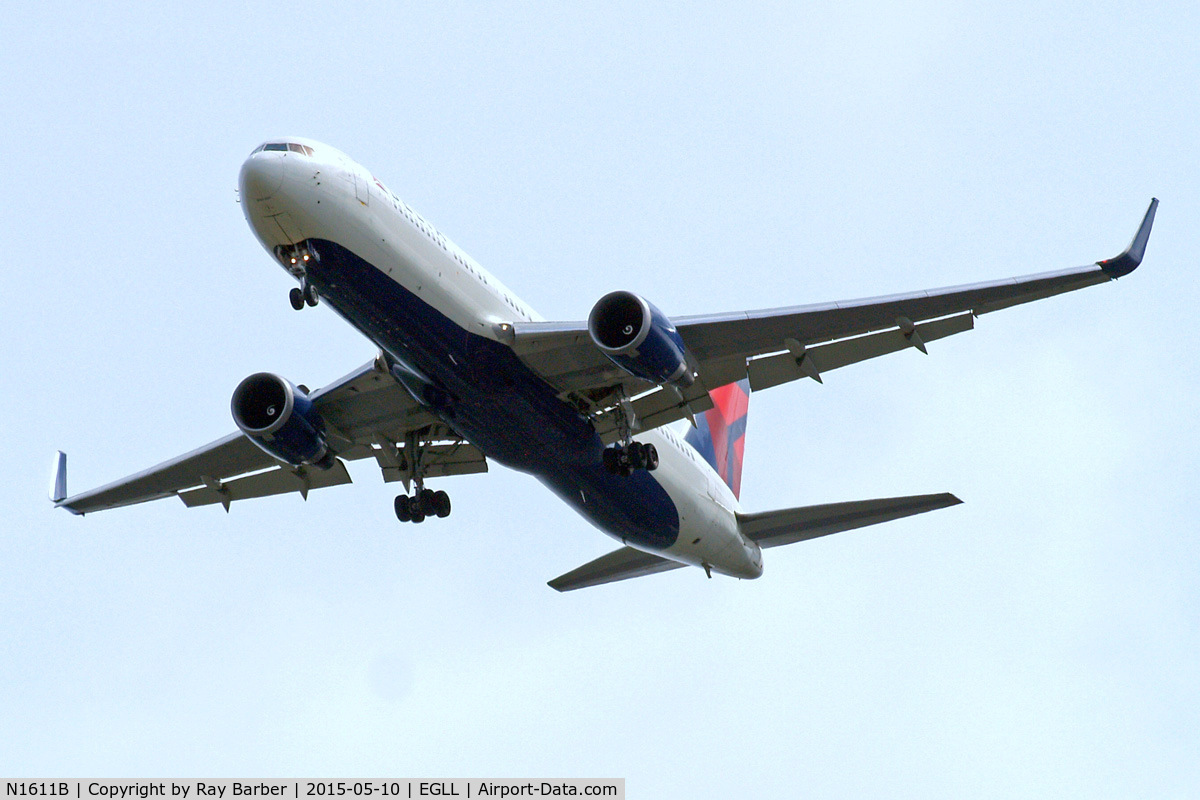 N1611B, 2000 Boeing 767-332/ERF C/N 30595, Boeing 767-332ER [30595] (Delta Air Lines) Home~G 10/05/2015. On approach 27R.