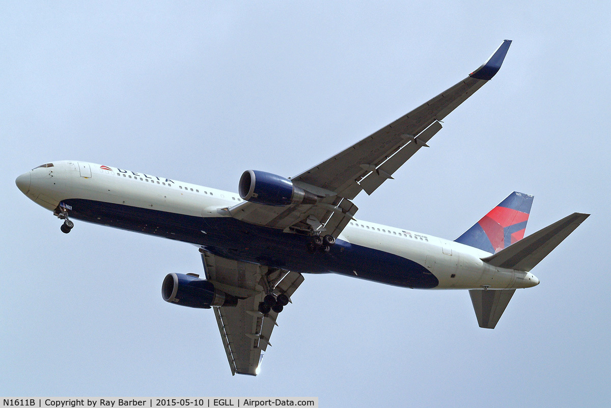 N1611B, 2000 Boeing 767-332/ERF C/N 30595, Boeing 767-332ER [30595] (Delta Air Lines) Home~G 10/05/2015. On approach 27R.