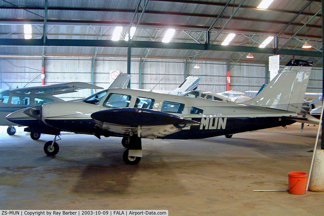 ZS-MUN, Piper PA-34-200T C/N 347970227, Piper PA-34-200T Seneca II [34-7970227] Lanseria~ZS 09/10/2003