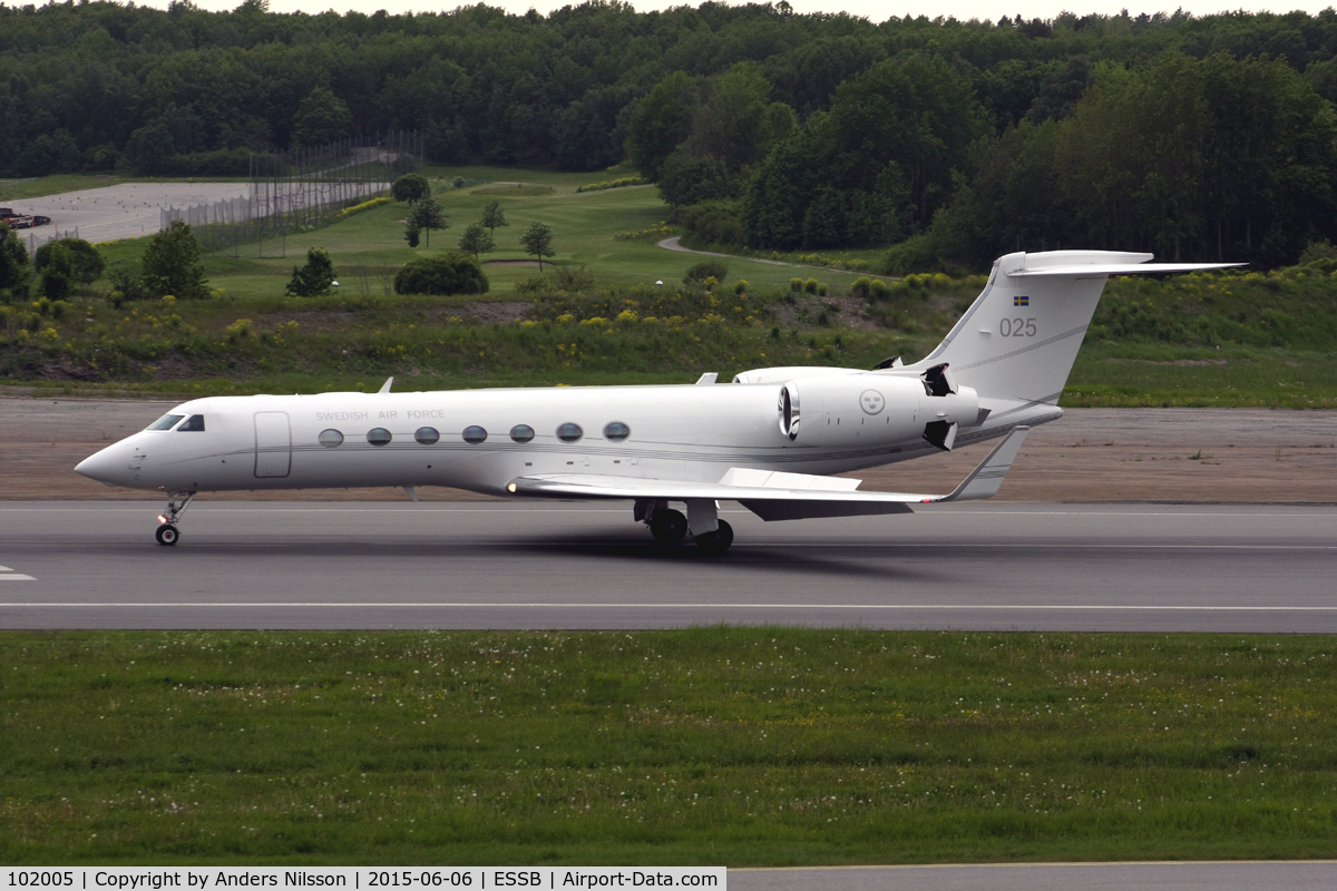 102005, 2008 Gulfstream Aerospace GV-SP (G550) C/N 5200, Arriving from Örebro with The King of Sweden, His Majesty Carl XVI Gustaf and Her Majesty Queen Silvia.