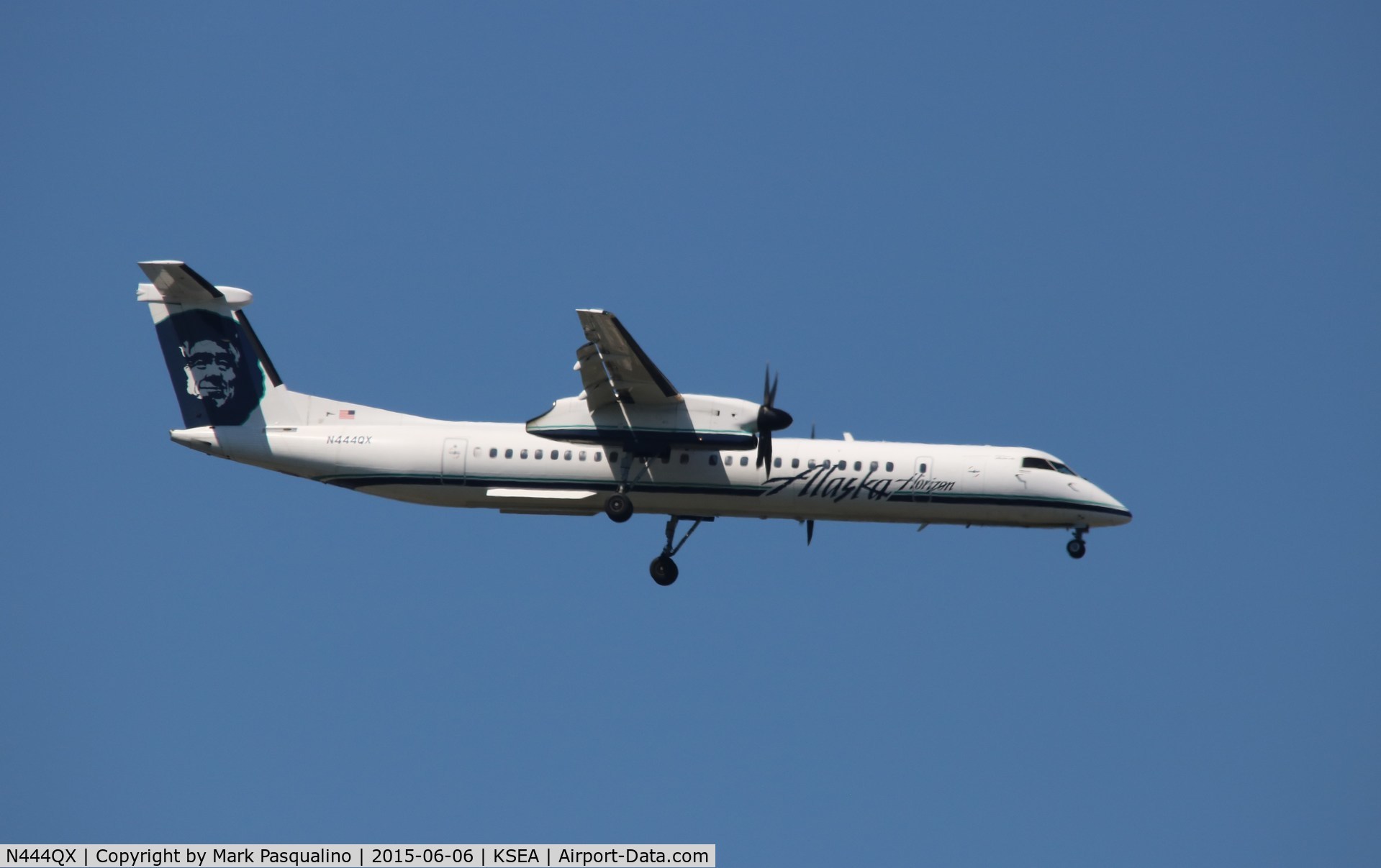 N444QX, 2010 Bombardier DHC-8-402 Dash 8 C/N 4355, DHC-8-402