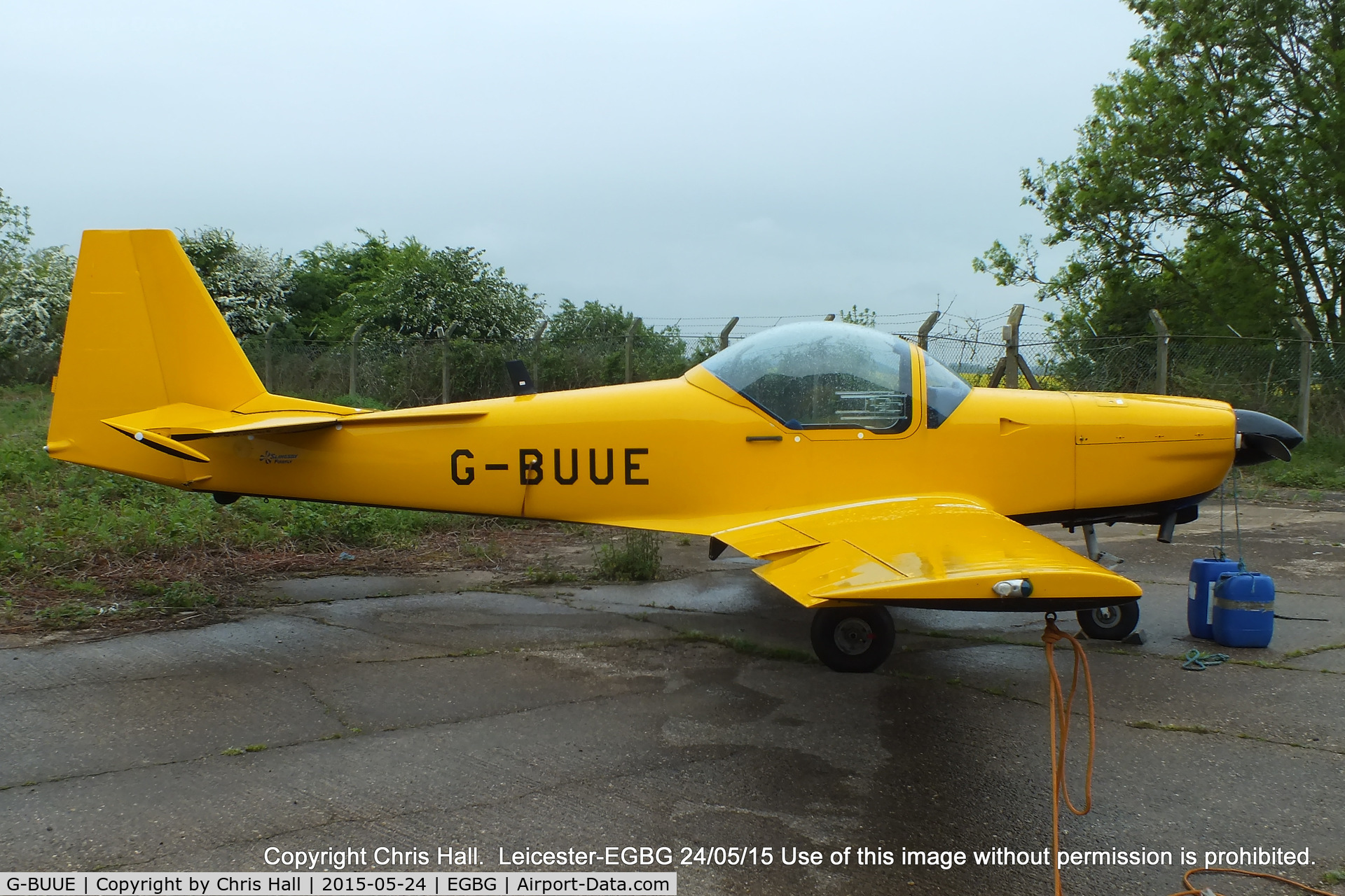 G-BUUE, 1993 Slingsby T-67M Firefly Mk2 C/N 2115, parked a Leicester