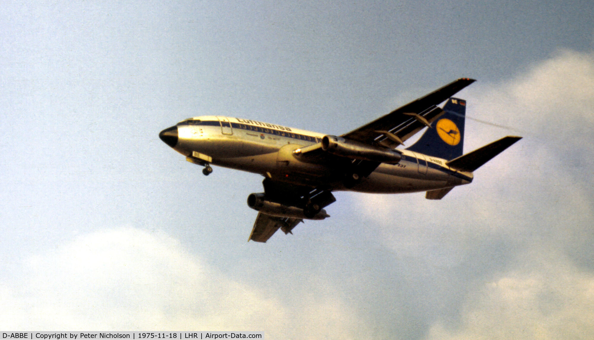 D-ABBE, 1969 Boeing 737-230C C/N 20253, Boeing 737-230C of Lufthansa on approach to Heathrow in November 1975.