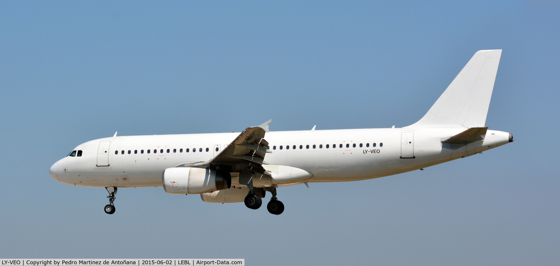 LY-VEO, 1995 Airbus A320-233 C/N 558, El Prat Barcelona - España