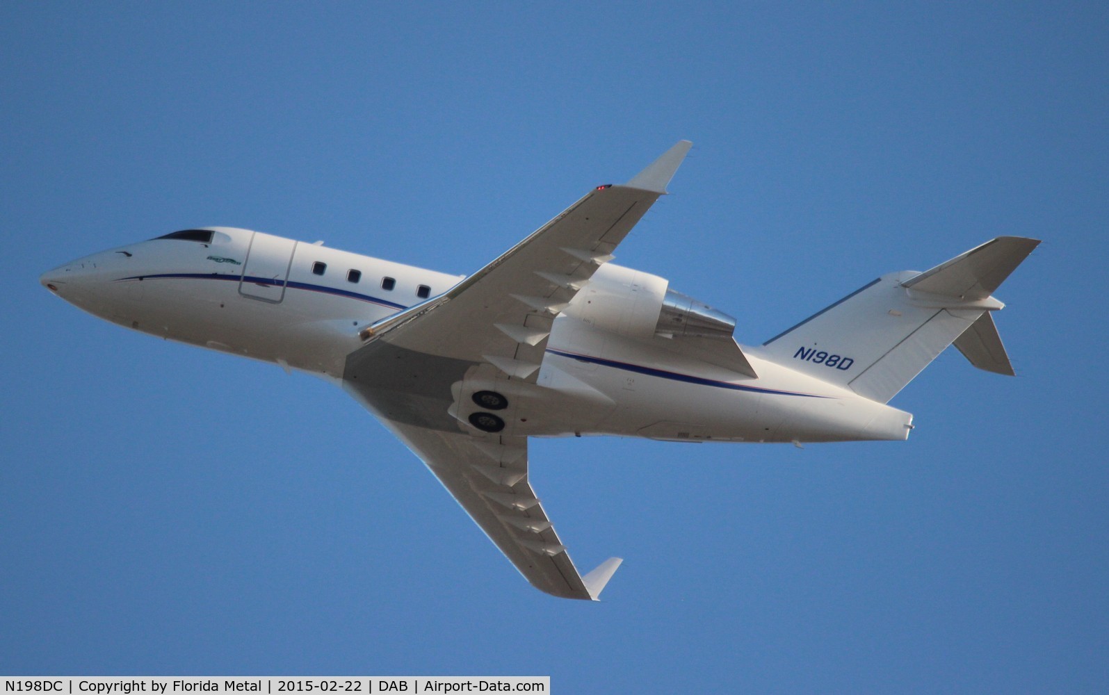 N198DC, 2001 Bombardier Challenger 604 (CL-600-2B16) C/N 5481, Challenger 604