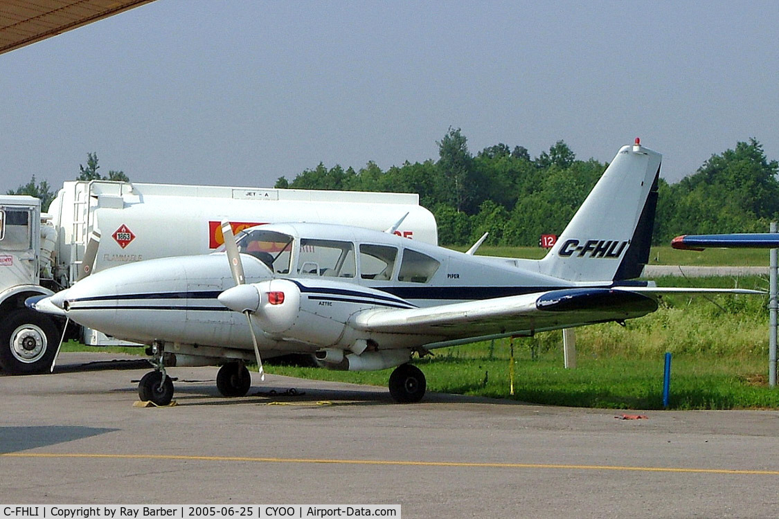 C-FHLI, 1965 Piper PA-23-250 C/N 27-2774, Piper PA-23-250 Aztec C [27-2774] Oshawa~C 25/06/2005
