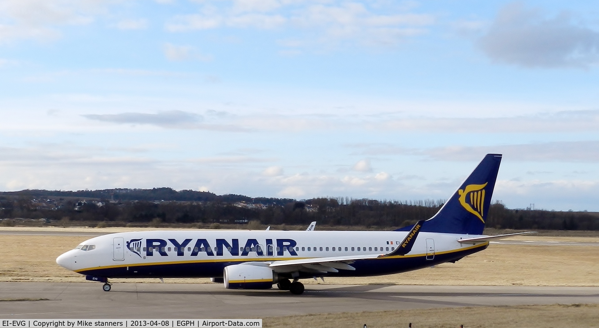 EI-EVG, 2012 Boeing 737-8AS C/N 40292, Ryanair B737-8AS Taxiing to runway 06