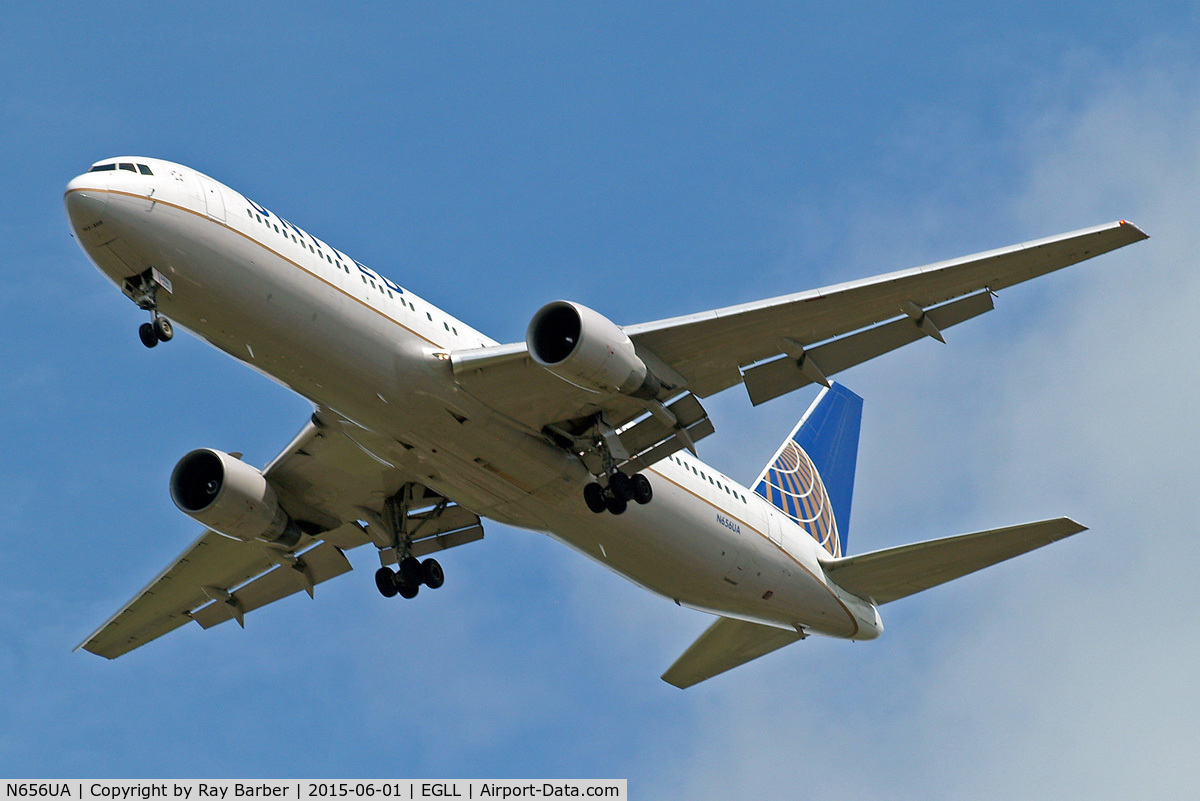N656UA, 1992 Boeing 767-322 C/N 25394, Boeing 767-322ER [25394] (United Airlines) Home~G 01/06/2015. On approach 27R.