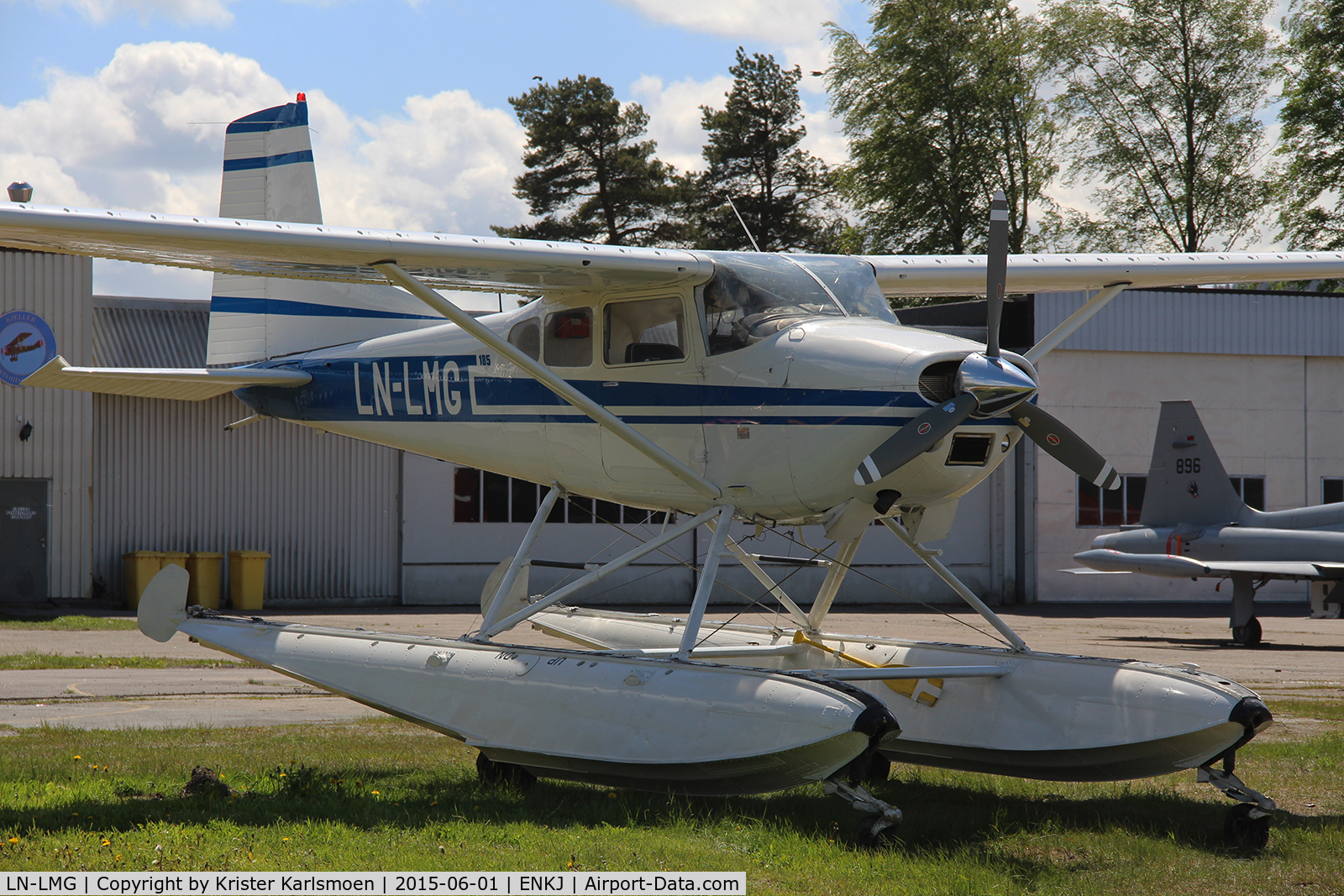 LN-LMG, Cessna A185F Skywagon 185 C/N 185-03278, Seaplane on land.