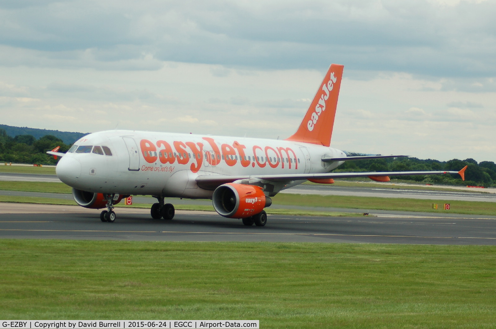 G-EZBY, 2007 Airbus A319-111 C/N 3176, EasyJet Airbus A319-111 taxiing at Manchester Airport after arrival.
