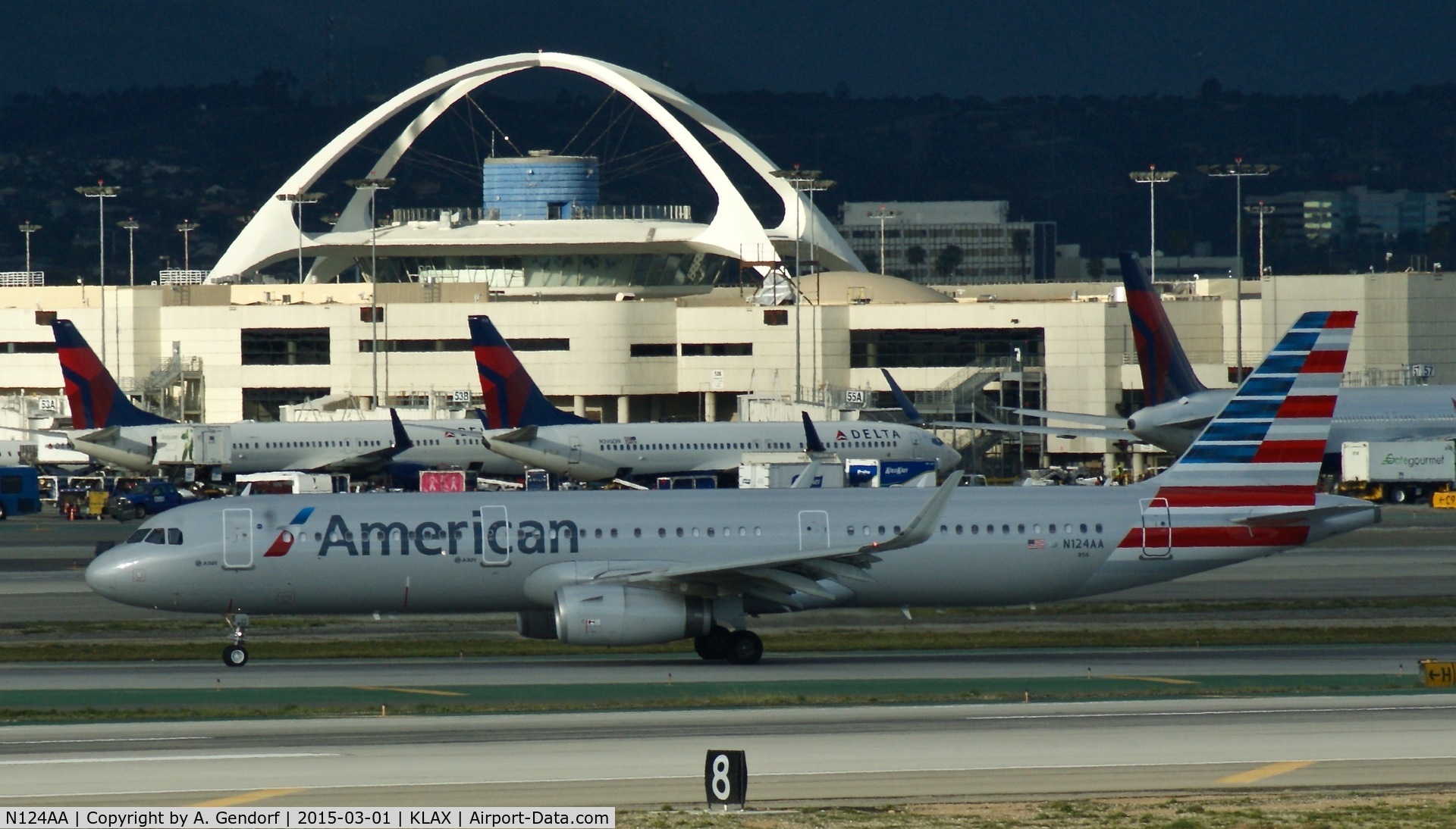 N124AA, 2014 Airbus A321-231 C/N 6271, American Airlines, seen here at Los Angeles Int'l(KLAX) shortly after arrival