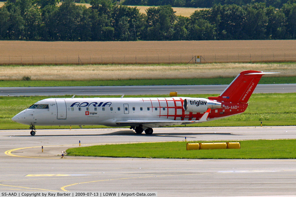 S5-AAD, 1997 Canadair CRJ-200LR (CL-600-2B19) C/N 7166, Canadair CRJ-200LR [7166] (Adria Airways) Vienna-Schwechat~OE 13/07/2009