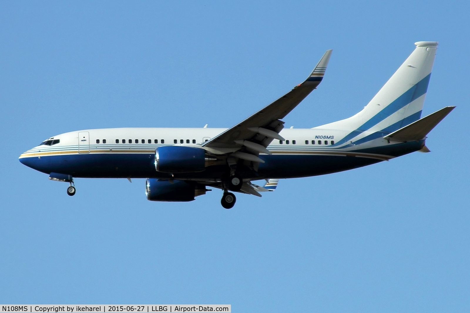 N108MS, 2002 Boeing 737-7BC C/N 33102, Private jet landing on runway 30.