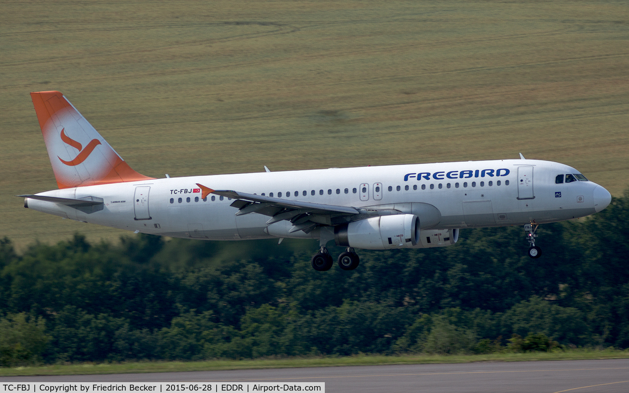 TC-FBJ, 1996 Airbus A320-232 C/N 580, on final RW09