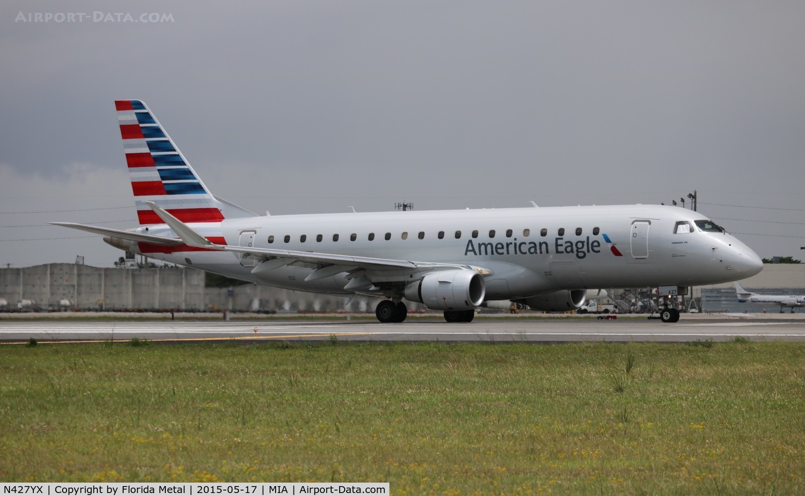 N427YX, 2014 Embraer 175LR (ERJ-170-200LR) C/N 17000402, American Eagle E175