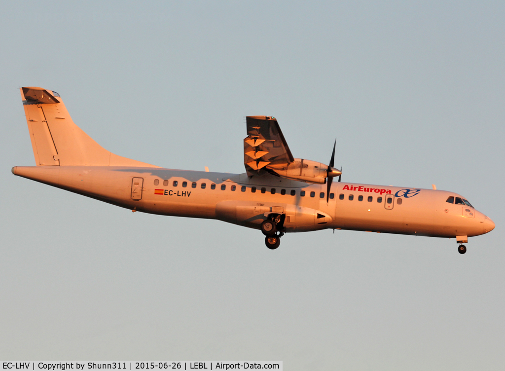 EC-LHV, 1994 ATR 72-202 C/N 416, Landing rwy 25R