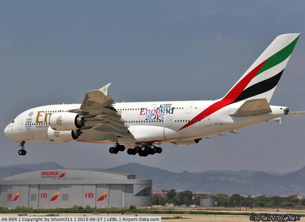 A6-EER, 2013 Airbus A380-861 C/N 139, Landing rwy 25R with additional 'England 2015' patch
