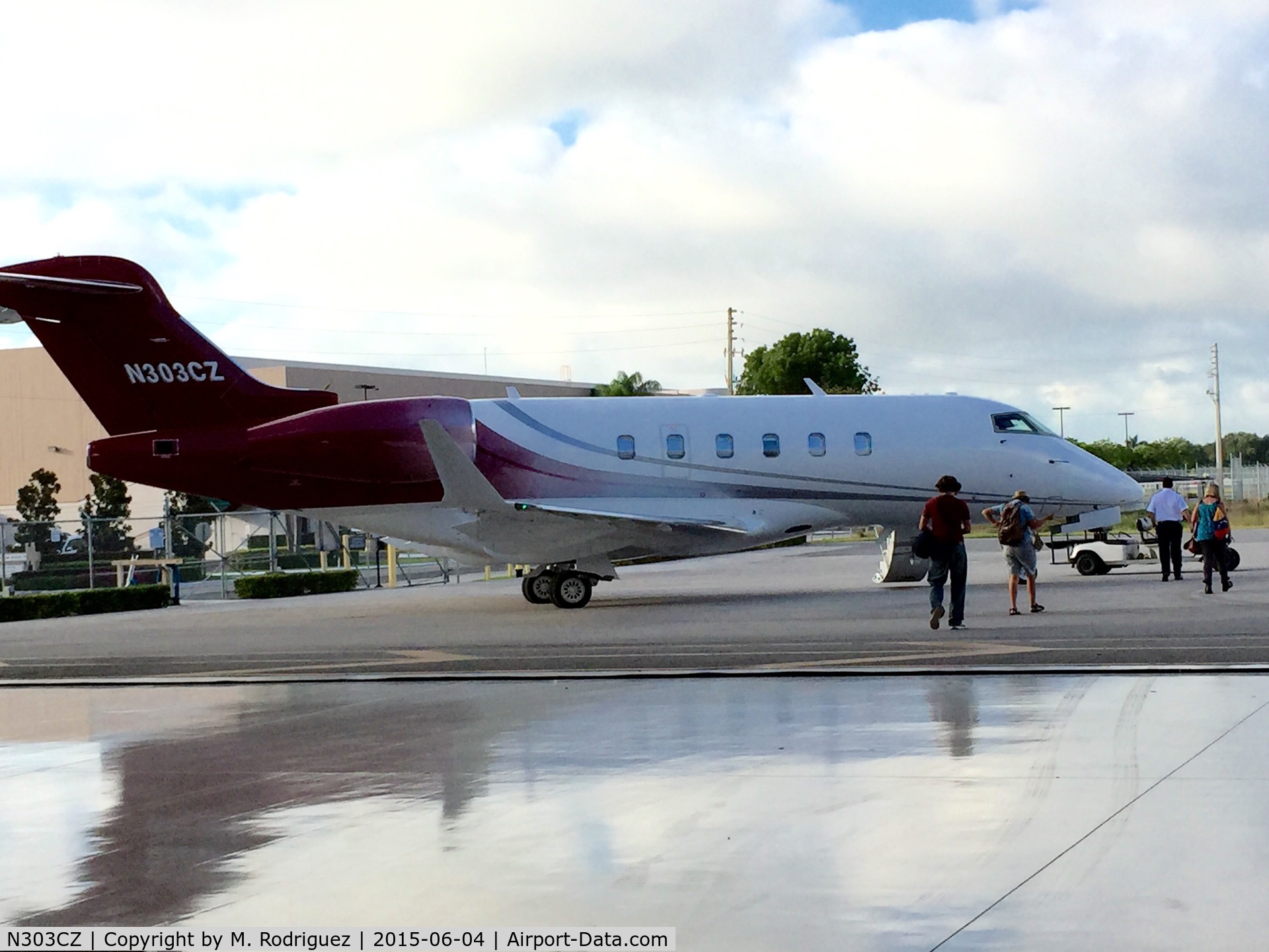 N303CZ, 2001 Bombardier Challenger 300 (BD-100-1A10) C/N 20003, Photo taken at Ft. Lauderdale airport