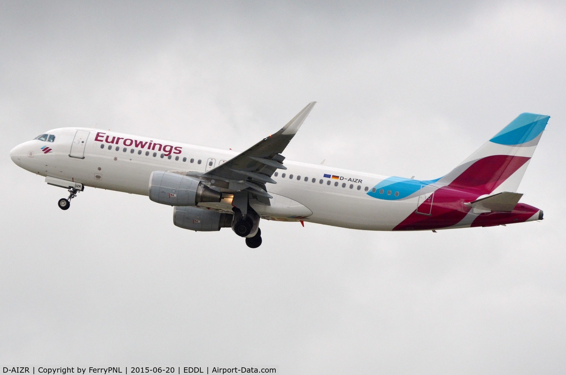 D-AIZR, 2013 Airbus A320-214 C/N 5525, Eurowings A320 departing.