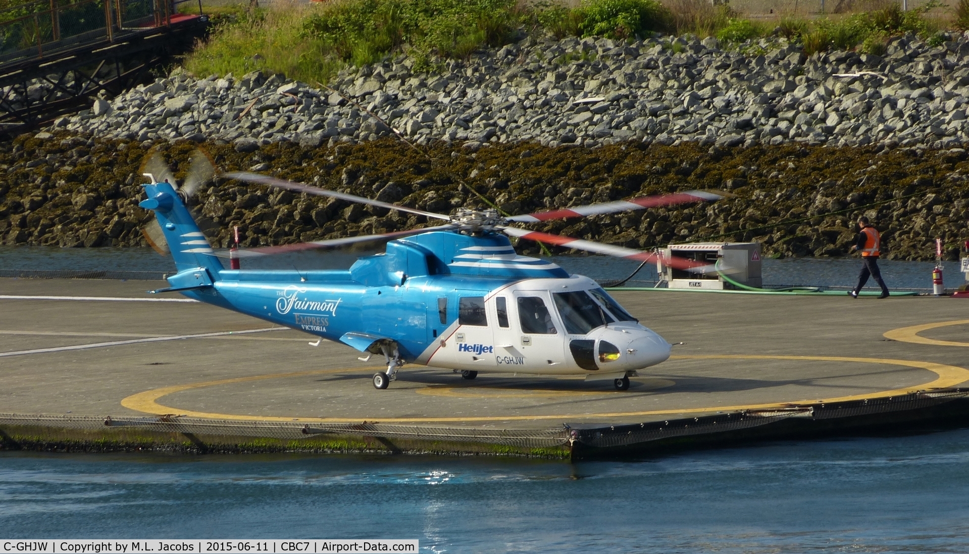 C-GHJW, 1980 Sikorsky S-76A C/N 760074, Helijet just arrived at Vancouver Harbour Heliport.