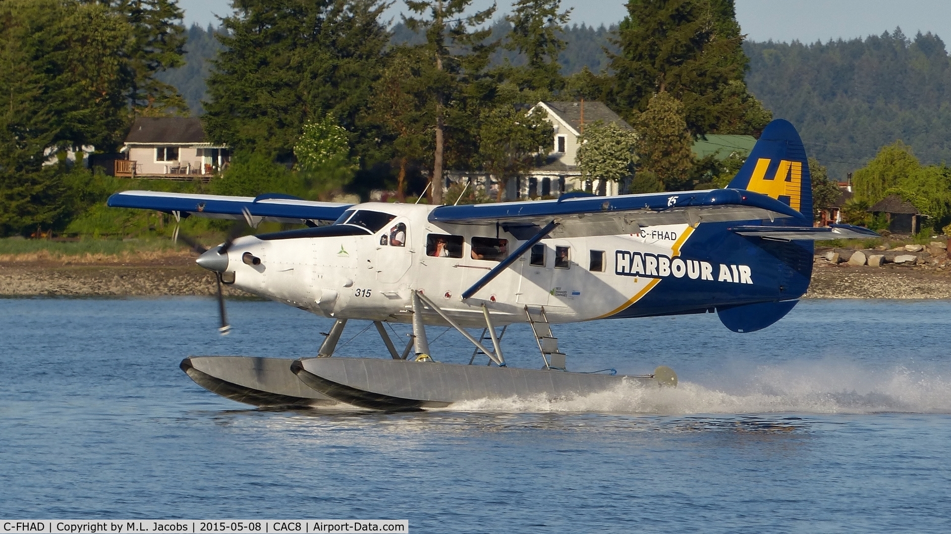 C-FHAD, 1956 De Havilland Canada DHC-3T Vazar Turbine Otter Otter C/N 119, Harbour Air #316 landing in Nanaimo Harbour.