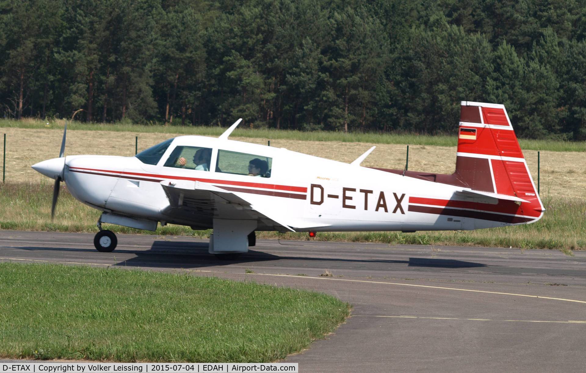 D-ETAX, 1980 Mooney M20J 201 201 C/N 24-1006, taxi to parking