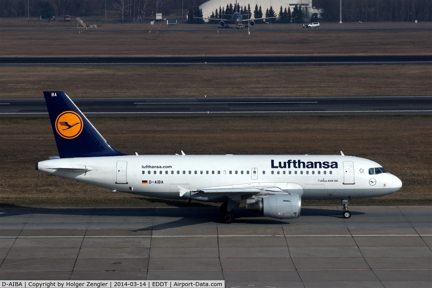 D-AIBA, 2009 Airbus A319-114 C/N 4141, Expecting departure rwy 26L...