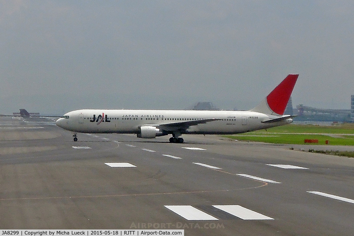 JA8299, 1989 Boeing 767-346 C/N 24498, At Haneda