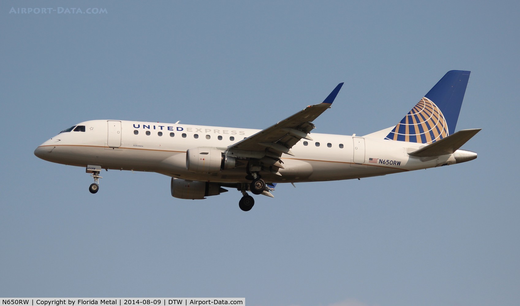 N650RW, 2005 Embraer 170SE (ERJ-170-100SE) C/N 17000071, United Express