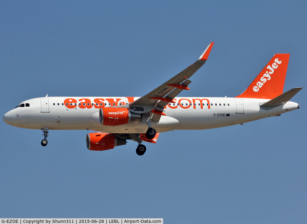 G-EZOE, 2015 Airbus A320-214 C/N 6509, Landing rwy 25R