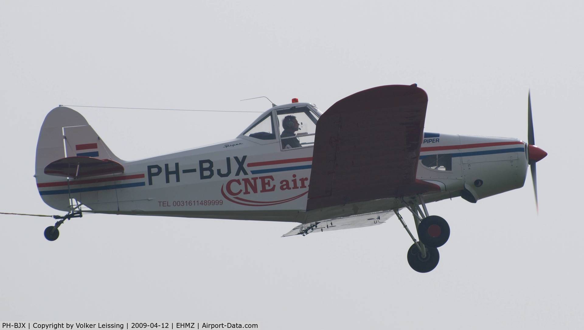 PH-BJX, 1964 Piper PA 25-235 Pawnee B C/N 25-2592, departing