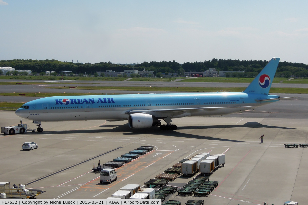 HL7532, 1999 Boeing 777-3B5 C/N 28371, At Narita
