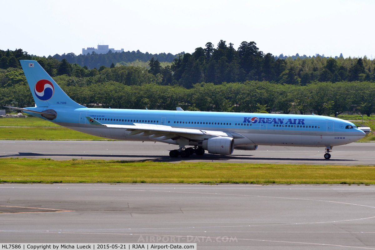 HL7586, 2000 Airbus A330-323 C/N 351, At Narita