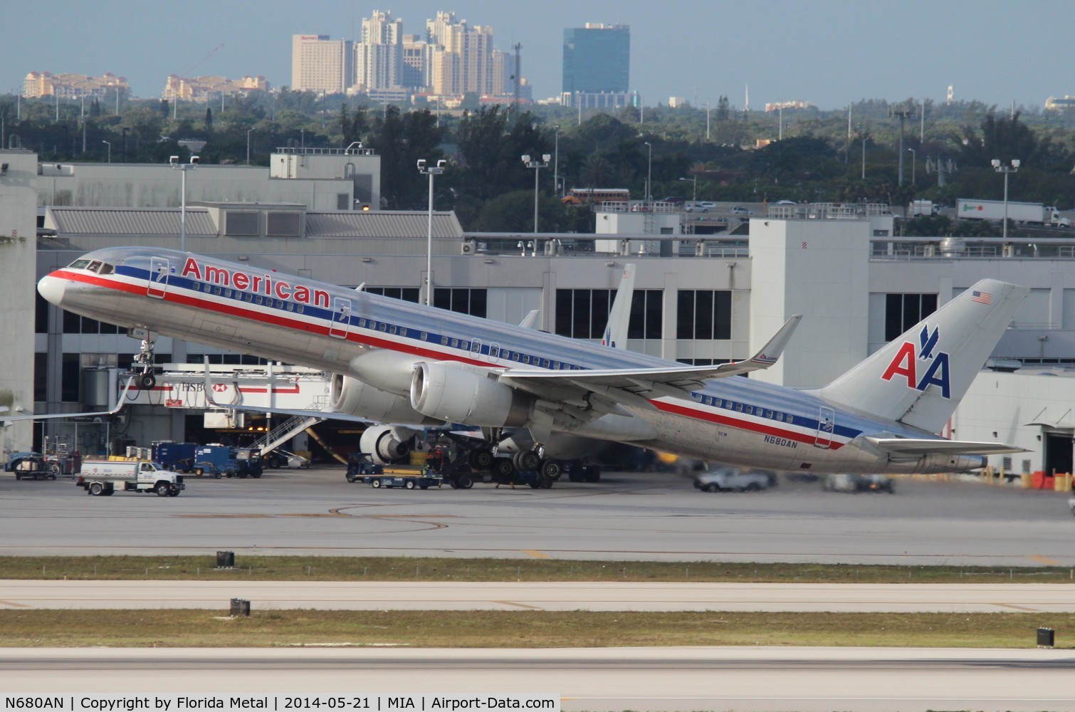 N680AN, 1999 Boeing 757-223 C/N 29590, American