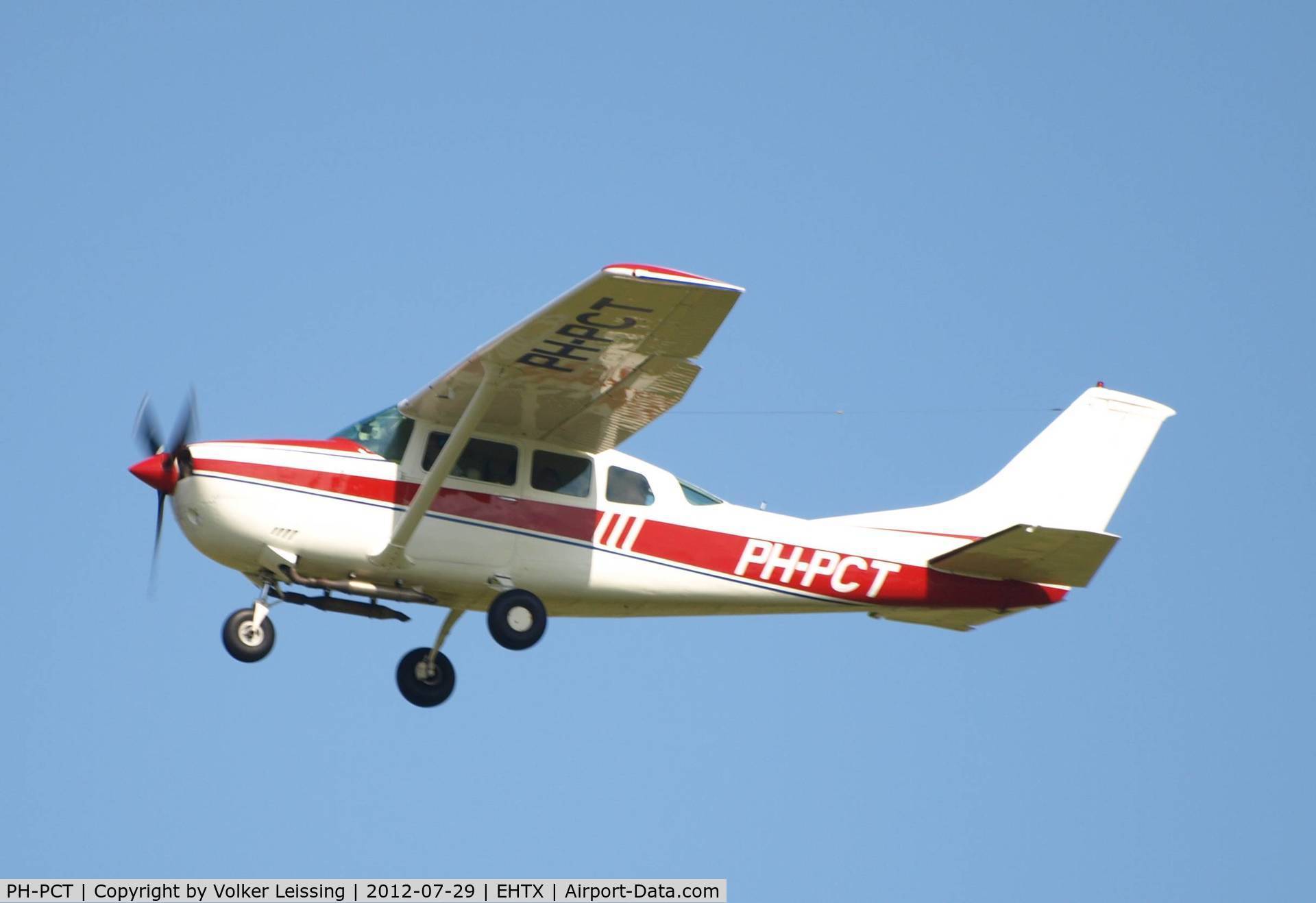 PH-PCT, 1974 Cessna U206F Stationair C/N U20602337, departing