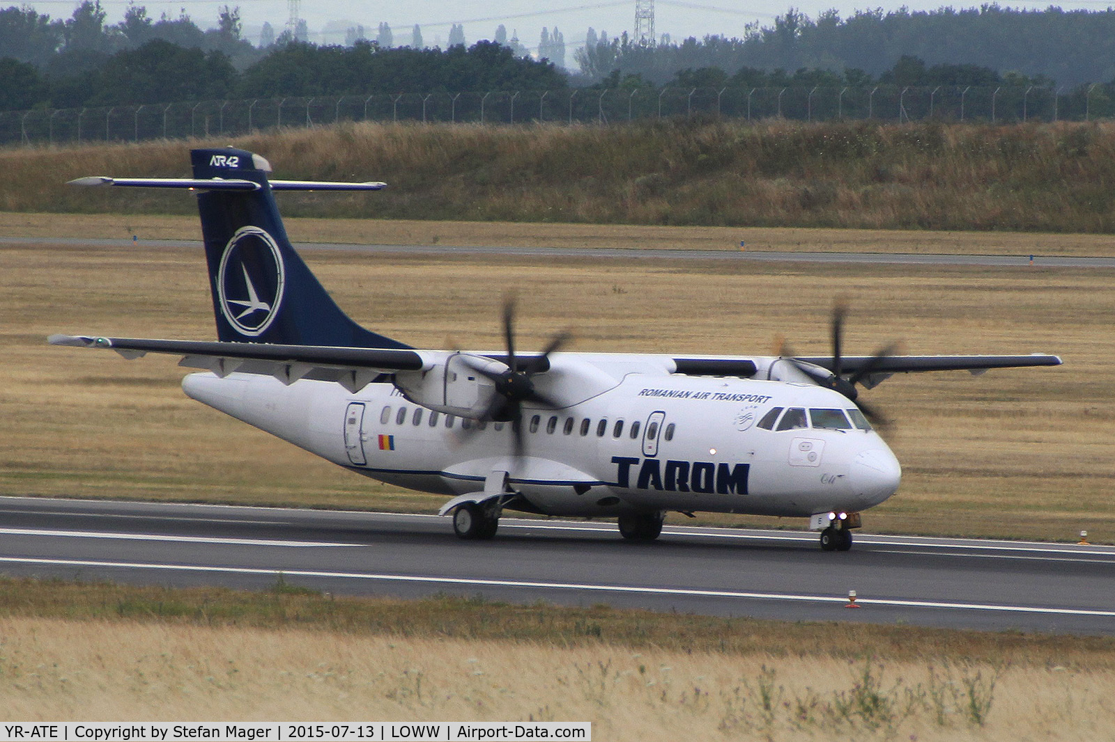 YR-ATE, 1998 ATR 42-500 C/N 596, Tarom ATR-42-500 @ VIE