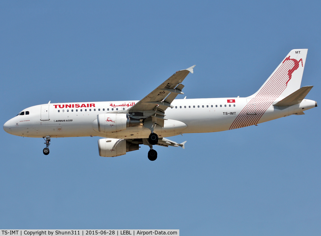 TS-IMT, 2012 Airbus A320-214 C/N 5204, Landing rwy 25R