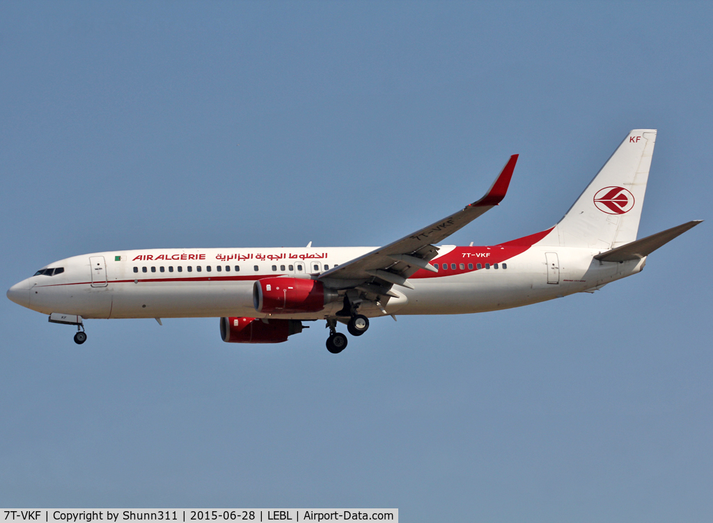 7T-VKF, 2010 Boeing 737-8D6 C/N 40860, Landing rwy 25R