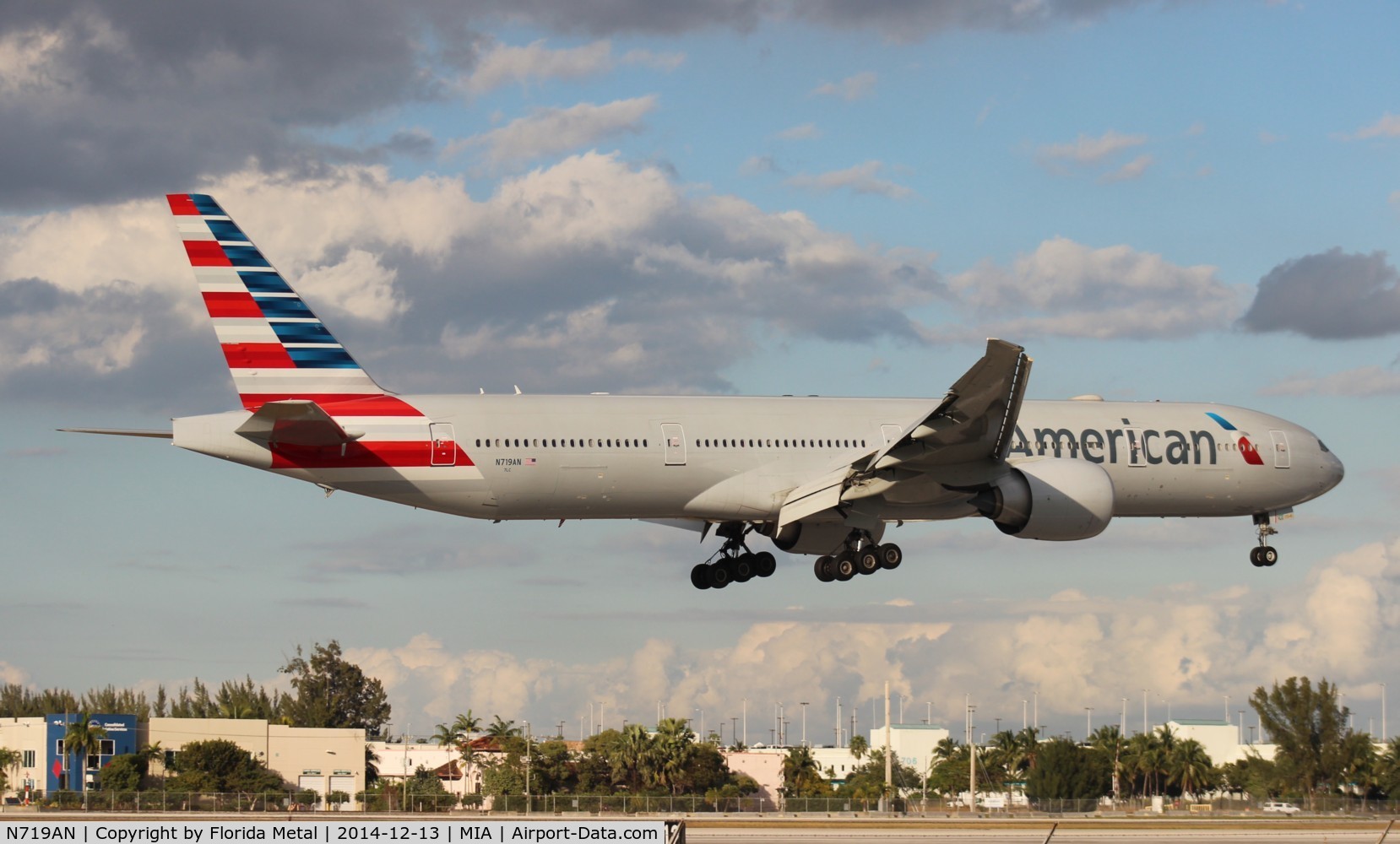 N719AN, 2013 Boeing 777-323/ER C/N 41668, American