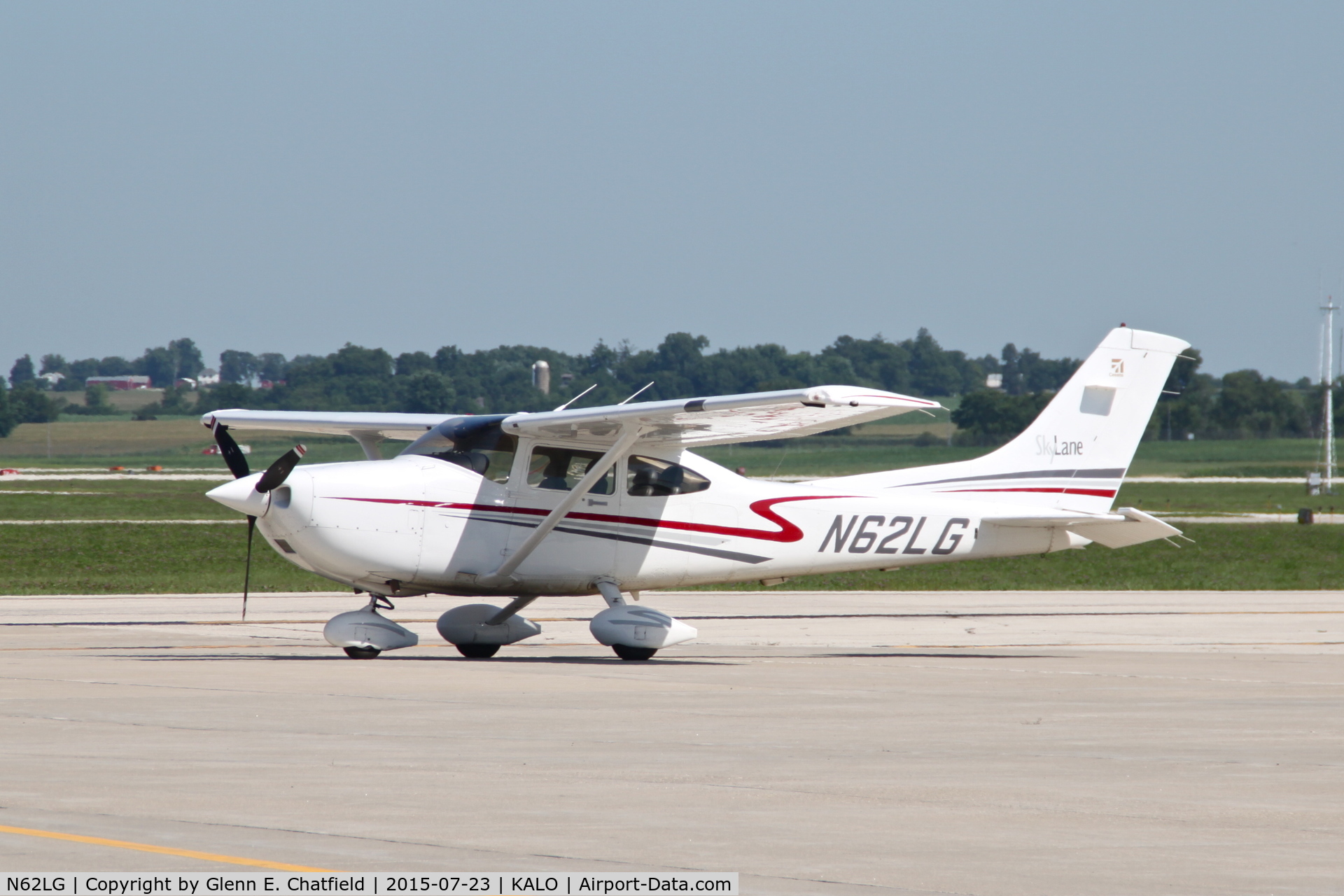 N62LG, 2001 Cessna 182T Skylane C/N 18281055, Found on the ramp