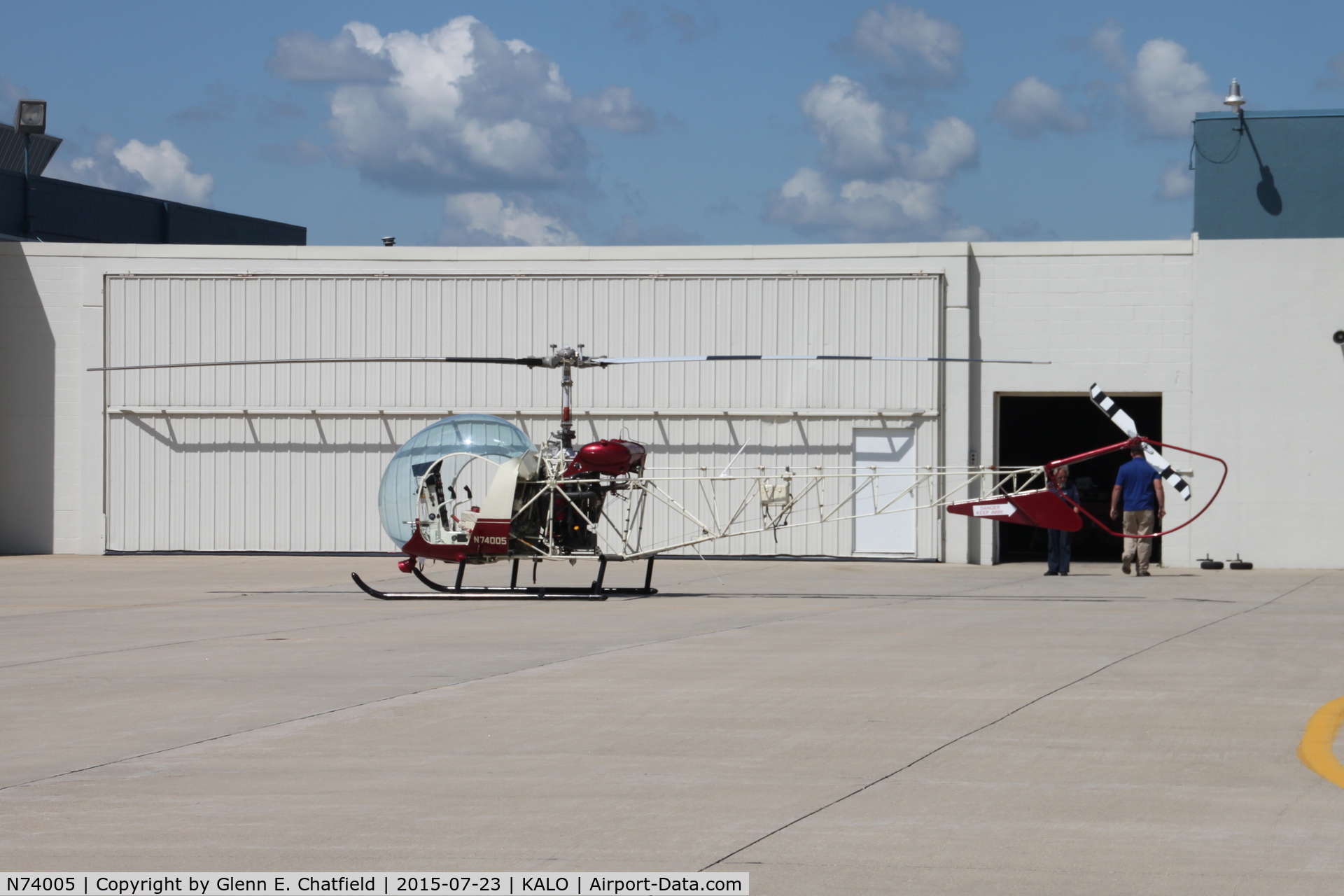 N74005, 1963 Bell 47D-1 C/N 409, Just pulled out of the hangar