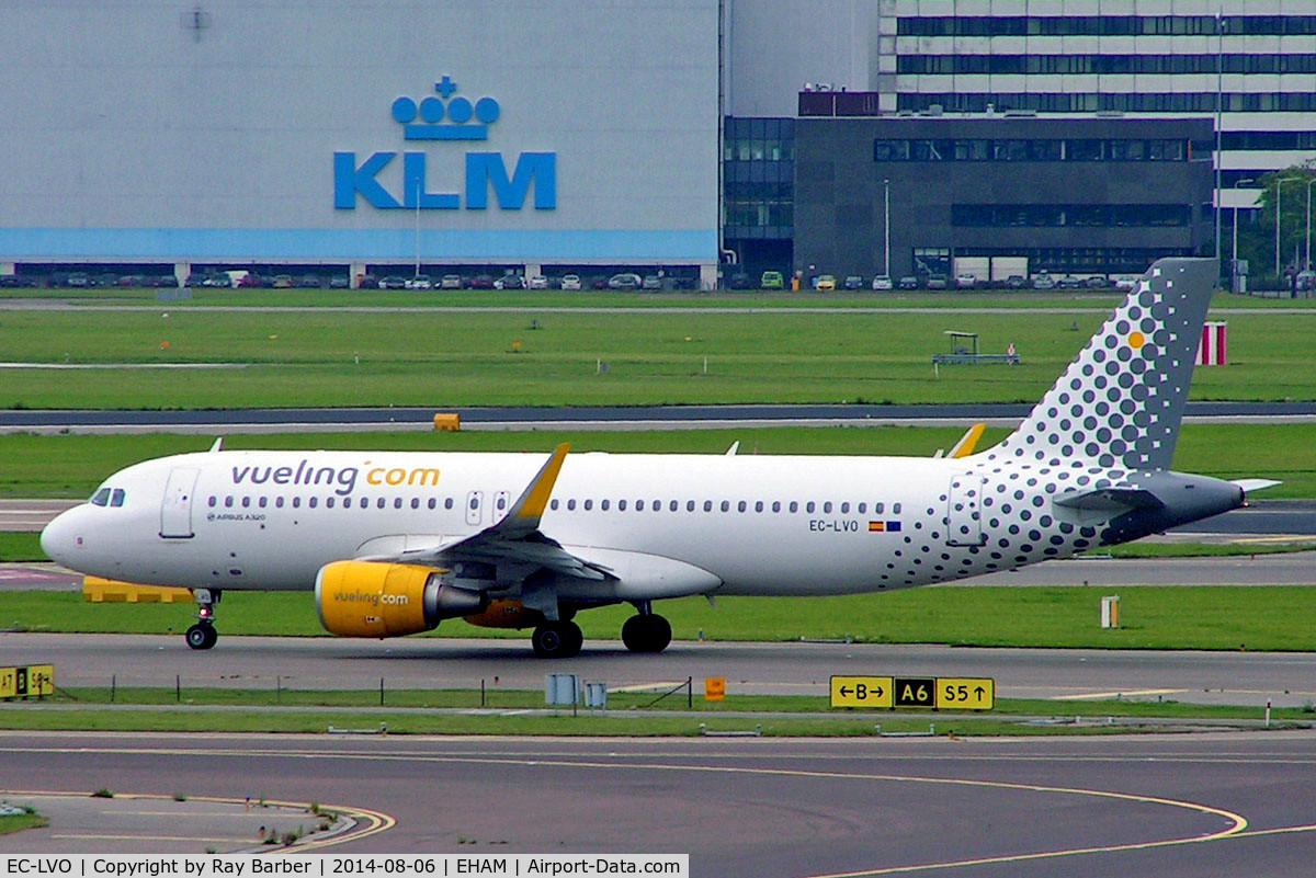EC-LVO, 2013 Airbus A320-214 C/N 5533, Airbus A320-214(SL) [5533] (Vueling Airlines) Amsterdam-Schiphol~PH 06/08/2014