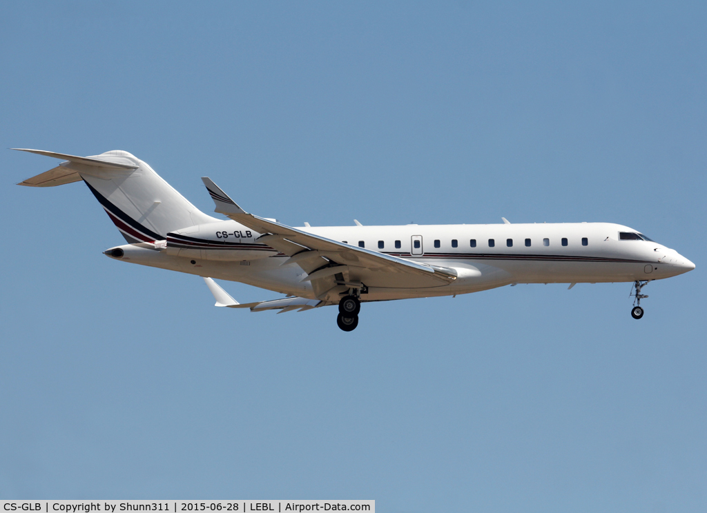 CS-GLB, 2012 Bombardier BD-700-1A10 Global 6000 C/N 9481, Landing rwy 25R